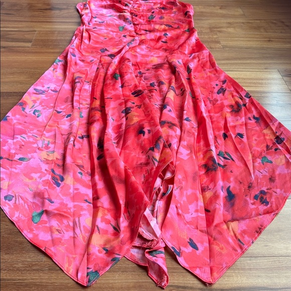 NWT floral handkerchief dress - Picture 7 of 15